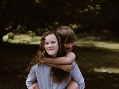 Siblings - Annie Spratt Unsplash